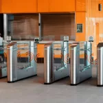 セルフサービスキオスクに埋め込まれたQRコードスキャナーの役割